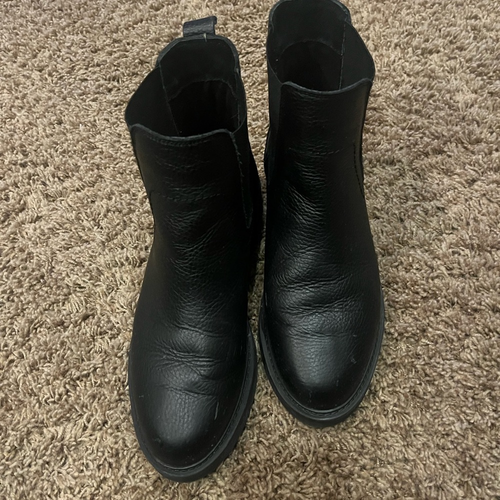 Fat face Chelsea black boots